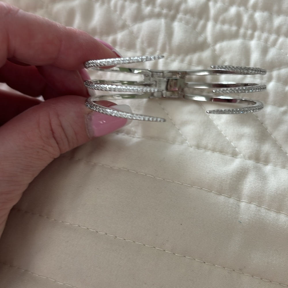 Lisa Robertson Elegant Silver Women's Bangle bracelet - Picture 2 of 8